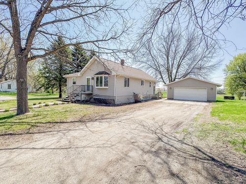 211 Dogwood Ave, Bird Island, MN, 55310-1124 | Card Image
