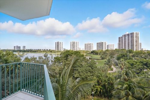 apt-516-20000 E Country Club Dr, Aventura, FL, 33180-3007 | Card Image