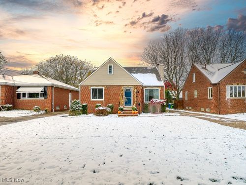 6794 York Rd, Parma Heights, OH, 44130-4570 | Card Image