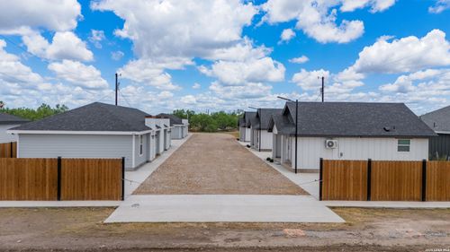 221 Dub Dr, Eagle Pass, TX, 78852-1110 | Card Image