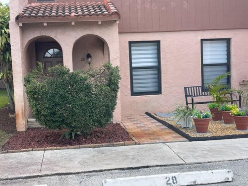28 Madrid Ln, Davie, FL, 33324-5544 | Card Image