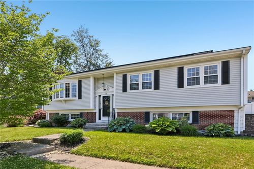 14 Candlewood Dr, Greenville, RI, 02828-1802 | Card Image