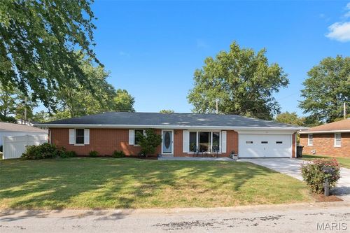 128 Aaron Dr, Belleville, IL, 62220-3065 | Card Image