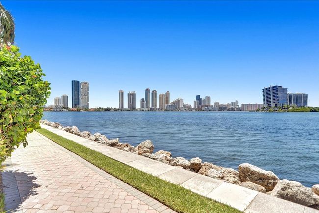 APT-1405 - 3500 Mystic Pointe Dr, Condo with 2 bedrooms, 2 bathrooms and null parking in Aventura FL | Image 31