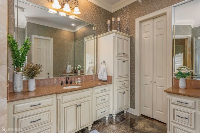 Perfect master bathroom with separate vanities. | Image 13