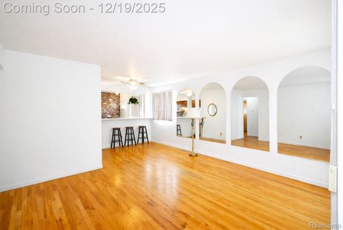 26284 Tawas St, Madison Heights, MI, 48071-3746 | Card Image