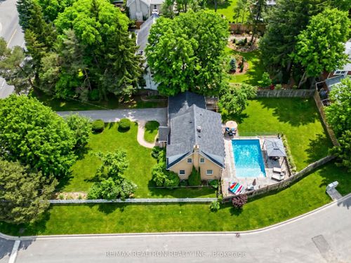 35 John St, Thornhill, ON, L3T1Y1 | Card Image