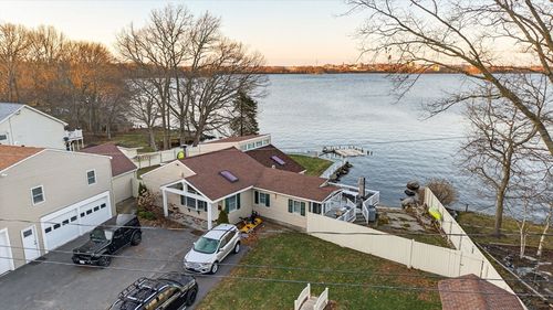 112 Hiatt St, Fall River, MA, 02721-4552 | Card Image