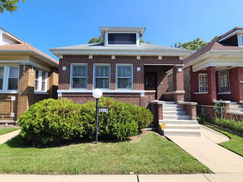 8319 S Crandon Ave, Chicago, IL, 60617-1922 | Card Image