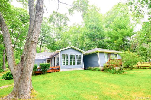 1130 W Higgins Lake Dr, Roscommon, MI, 48653-9258 | Card Image