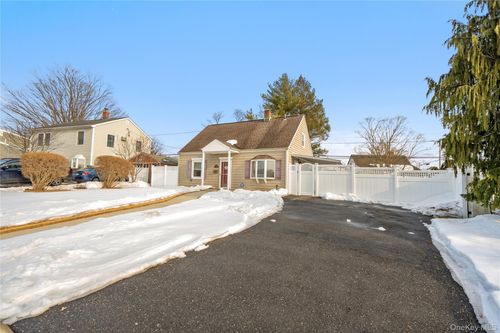108 Swan Ln, Levittown, NY, 11756-4437 | Card Image