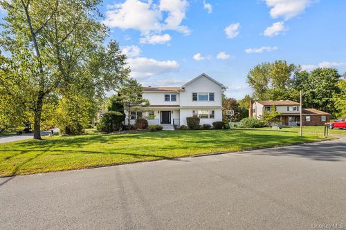 4 Jennifer Ct, Spring Valley, NY, 10977-2229 | Card Image