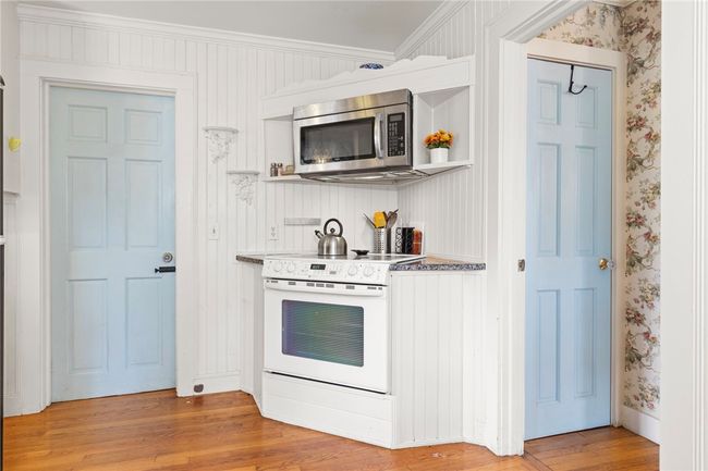 Apartment Kitchen | Image 33