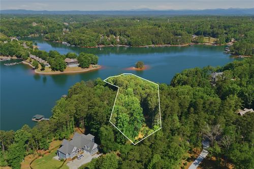 2202 Retreat Pointe Rd, West Union, SC, 29696-3669 | Card Image