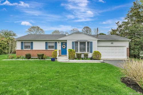 59 Homewood Dr, Hampton Bays, NY, 11946-3732 | Card Image