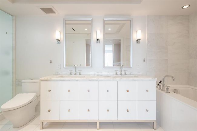 3701 - 667 Howe St, Condo with 3 bedrooms, 3 bathrooms and 2 parking in Vancouver BC | Image 9