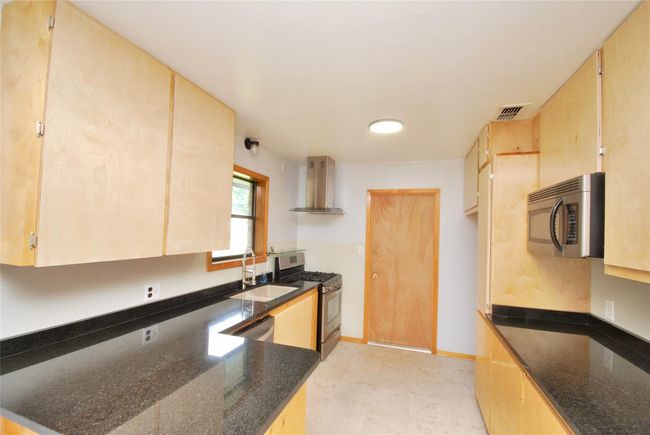 904 S Peck St, House other with 3 bedrooms, 1 bathrooms and 1 parking in Shiner TX | Image 7