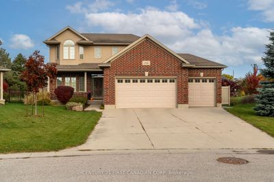 116 Radcliffe Cres, House other with 3 bedrooms, 4 bathrooms and 9 parking in Lucan ON | Image 2