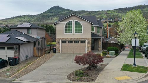 120 Eagle Trace Dr, Medford, OR, 97504-8087 | Card Image