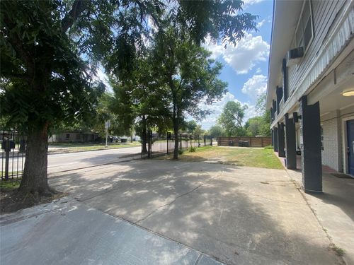 2-5301 Collingsworth St, Houston, TX, 77026-3955 | Card Image