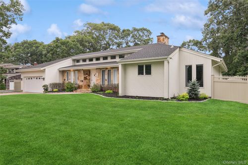 3 Harbor Rd, Hampton Bays, NY, 11946-3305 | Card Image