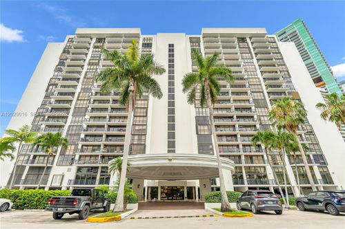 1815-1450 Brickell Bay Dr, Miami, FL, 33131-3617 | Card Image