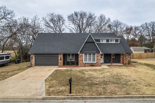 1701 Country Club Drive, Okmulgee, OK, 74447 | Card Image