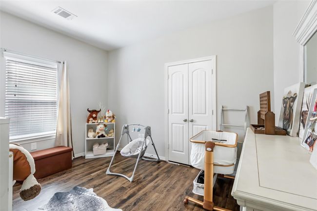 Large secondary bedroom. | Image 20