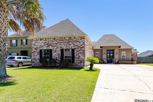 11370 Meadow View Dr, Denham Springs, LA, 70726-6098 | Card Image