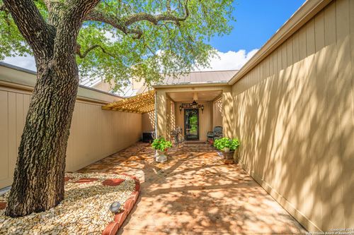 519 Fairway Drive, Kerrville, TX, 78028 | Card Image