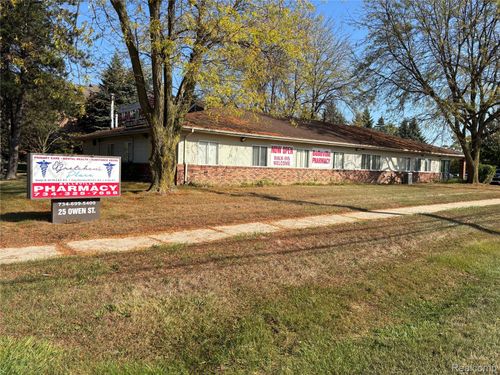25 Owen St, Belleville, MI, 48111-2921 | Card Image