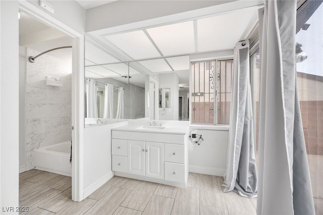 Bathroom with shower / washtub combination and vanity | Image 19