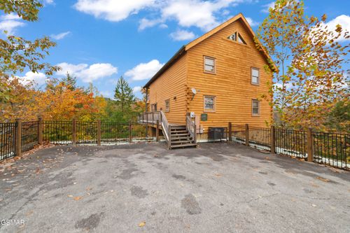 1447 Eagle Cloud Way, Sevierville, TN, 37862-7723 | Card Image