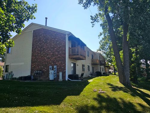 17459 Utica Oaks Ln, Roseville, MI, 48066-7736 | Card Image