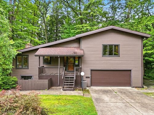 163 Cedar Hill Circle, Cuyahoga Falls, OH, 44223 | Card Image