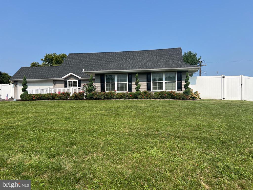 Shellflower Rd, Levittown, PA 19056