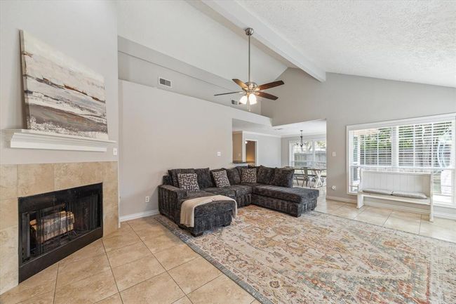 2515 Spring Dusk Ln, House other with 3 bedrooms, 2 bathrooms and 1 parking in Spring TX | Image 4