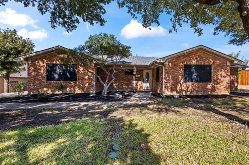 909 Robertson Rd, Grand Prairie, TX, 75050-3443 | Card Image