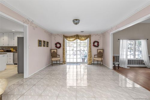 39 Fleets Cove Rd, Huntington, NY, 11743-1515 | Card Image