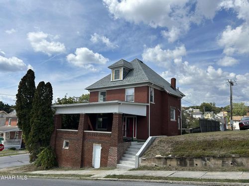 1524 21st Ave, Altoona, PA, 16601-2746 | Card Image