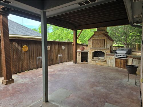 3540 Tommy Watkins Dr, Haltom City, TX, 76117-2977 | Card Image