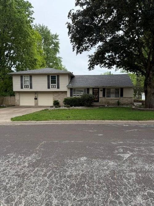 10801 E 64th Ter, Raytown, MO, 64133-5316 | Card Image