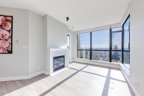 1001-7388 Sandborne Ave, Burnaby, BC, V3N5C4 | Card Image