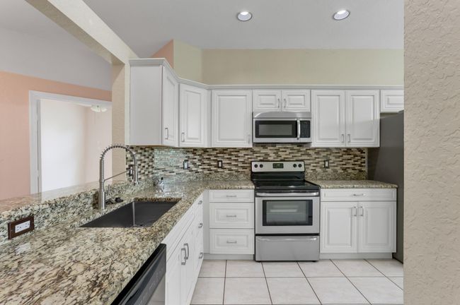 5779 Island Reach Ln, Condo with 3 bedrooms, 2 bathrooms and null parking in Boynton Beach FL | Image 13