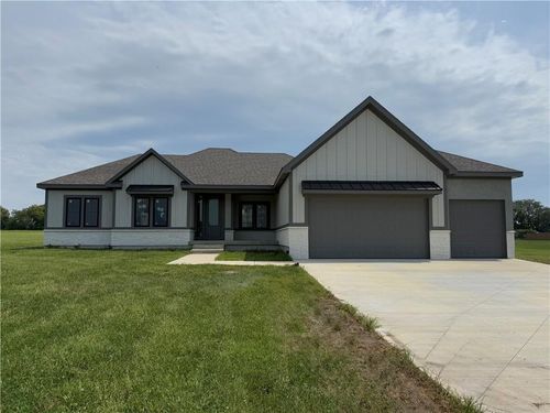 13511 Woodland Ranch Dr, Lone Jack, MO, 64086-5203 | Card Image