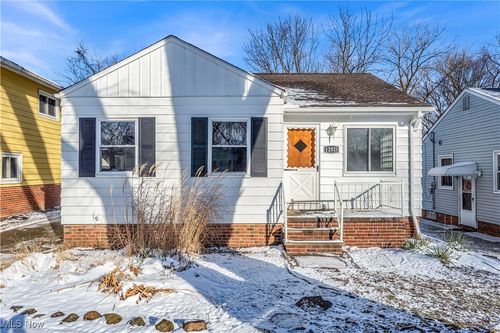 12521 Park Knoll Dr, Garfield Heights, OH, 44125-1723 | Card Image