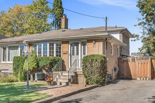 12 Slidell Cres, North York, ON, M3A2C4 | Card Image