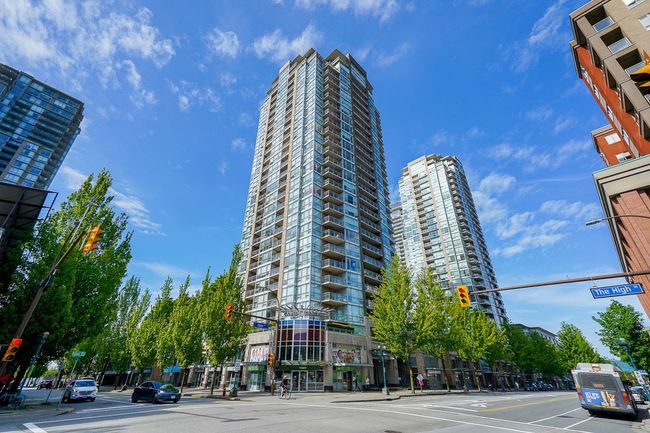 2105 - 2978 Glen Drive, Condo with 3 bedrooms, 2 bathrooms and 1 parking in Coquitlam BC | Image 1