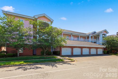 9054 Meadow Vista Rd, Charlotte, NC, 28213-5291 | Card Image