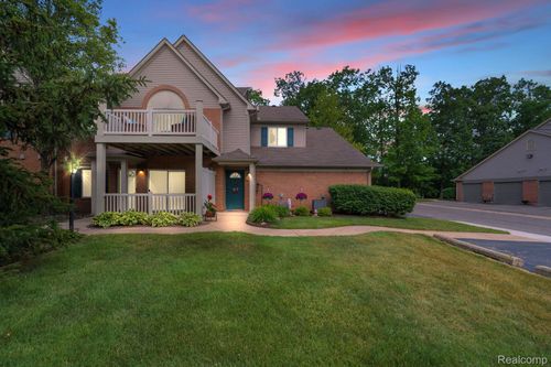 310 Marigold Cir, Westland, MI, 48185-9633 | Card Image
